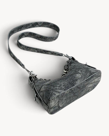 Circe | Bolso de hombro efecto denim con cadena y colgante
